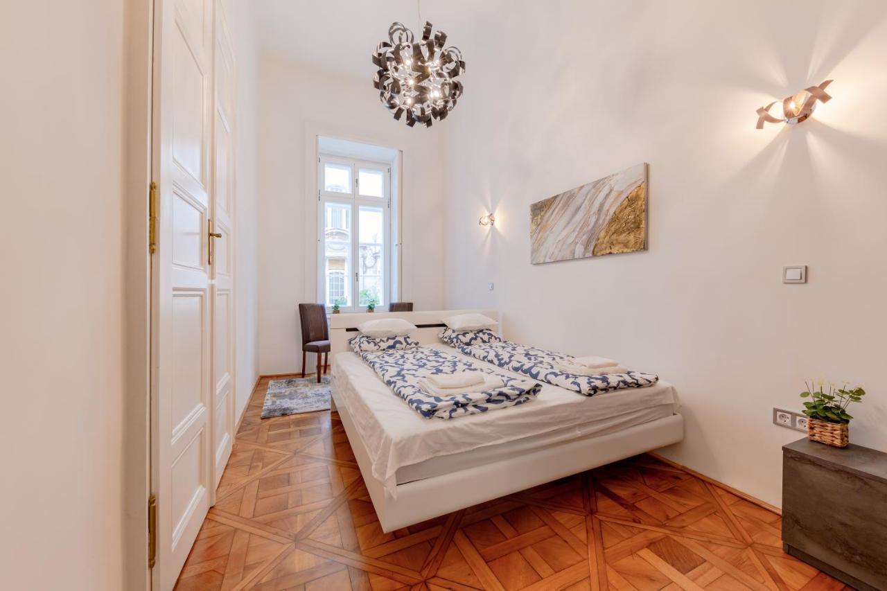 La Fortezza Panzio Budapest Exteriör bild