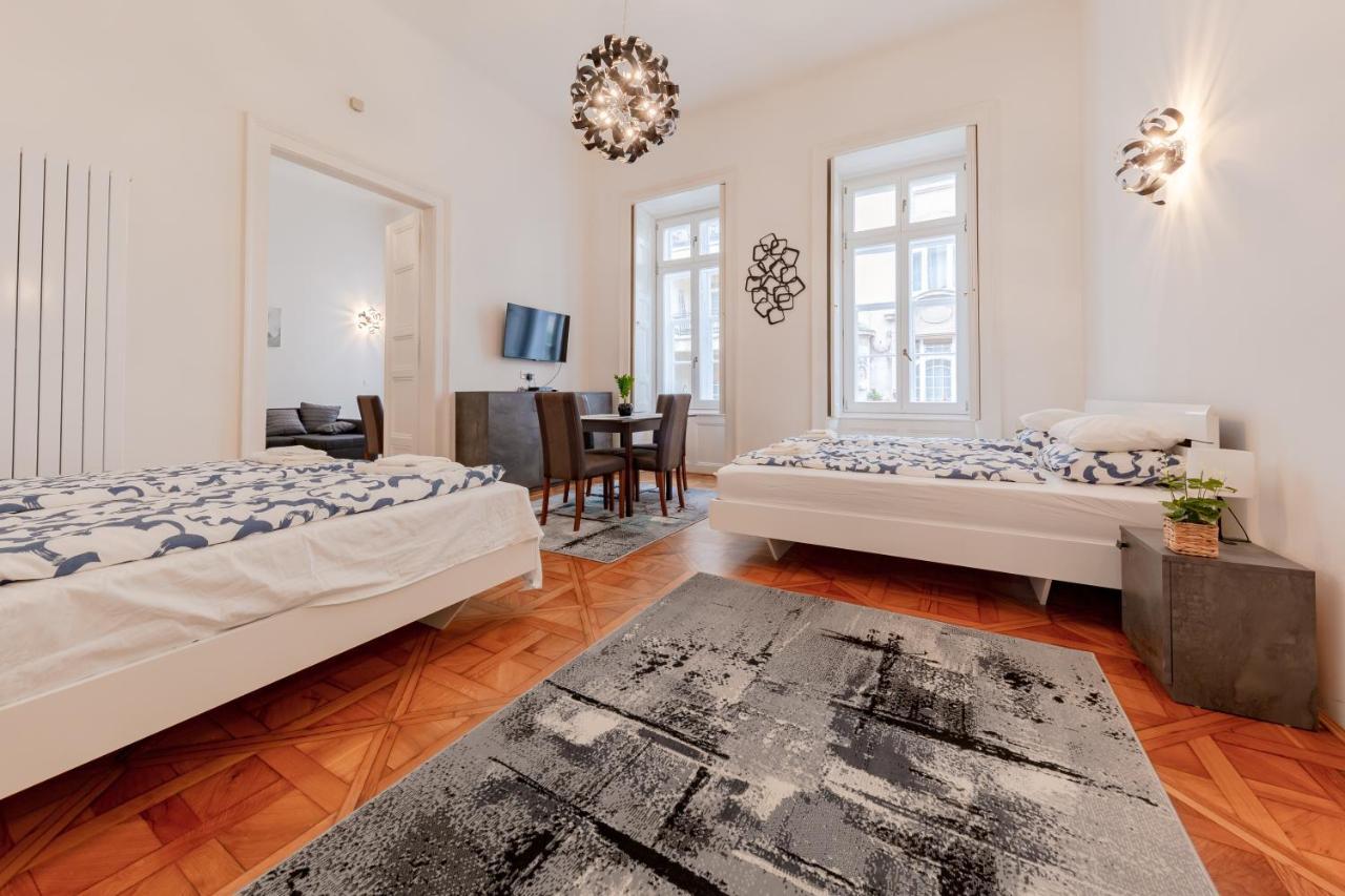 La Fortezza Panzio Budapest Exteriör bild