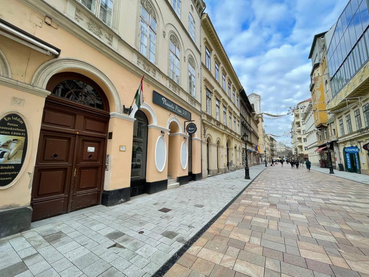 La Fortezza Panzio Budapest Exteriör bild